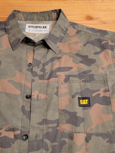 Caterpillar Mens Large Camo Button-Up - Picture 2 of 6