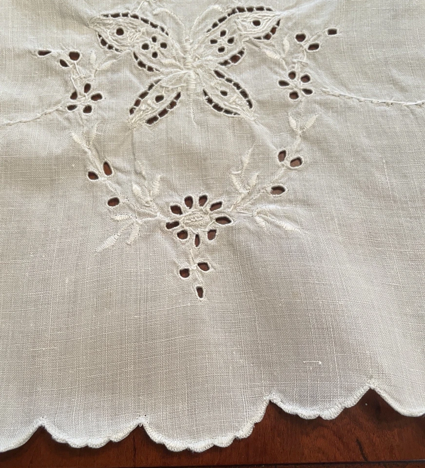 Corredor de mesa de lino de colección-69”-bordado blanco-figura corte encaje-mariposas Foto 2 de 4