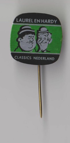 Vintage LAUREL AND HARDY COMICS Classics stick pin badge 1960s Film Movie - Afbeelding 1 van 1