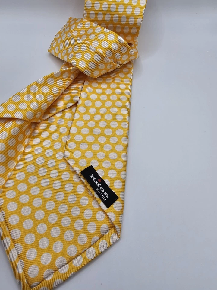 Kiton Napoli Italiano 100% Seda Blanco Lunares Amarillo Para Hombre Vestido Cuello Corbata Usado en Excelente Condición Foto 3 de 4