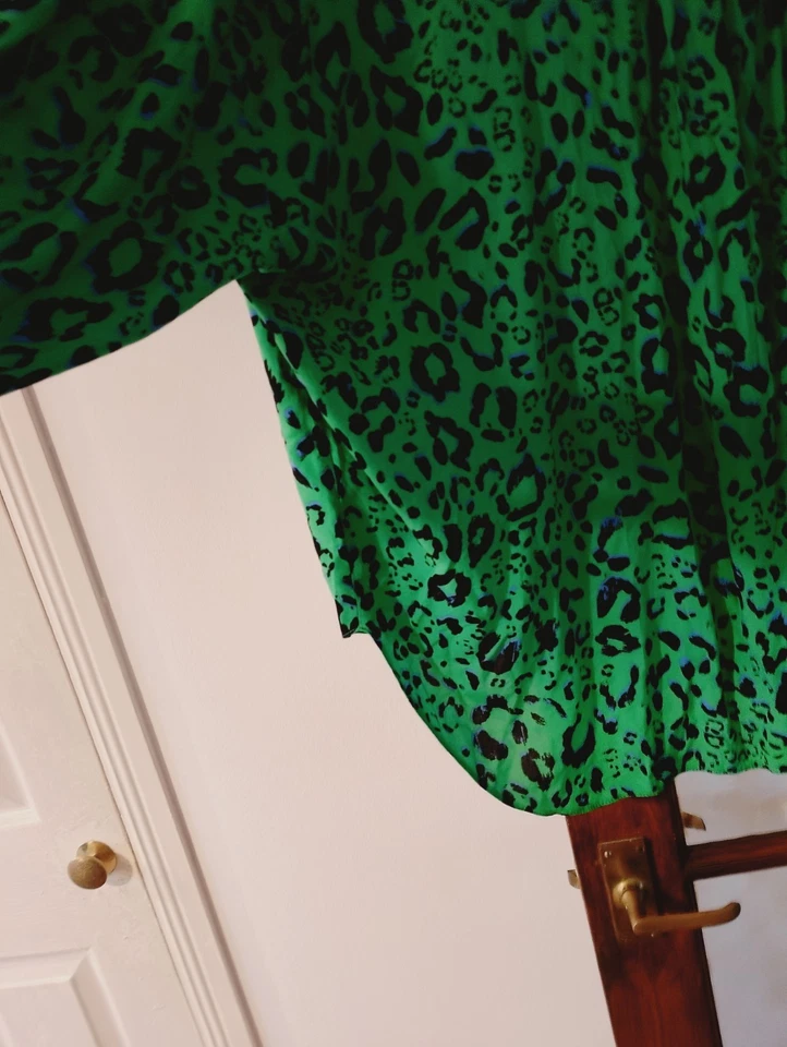 NWT green animal print oversized batwing blouse shirt top size 18. - Image 4 of 4