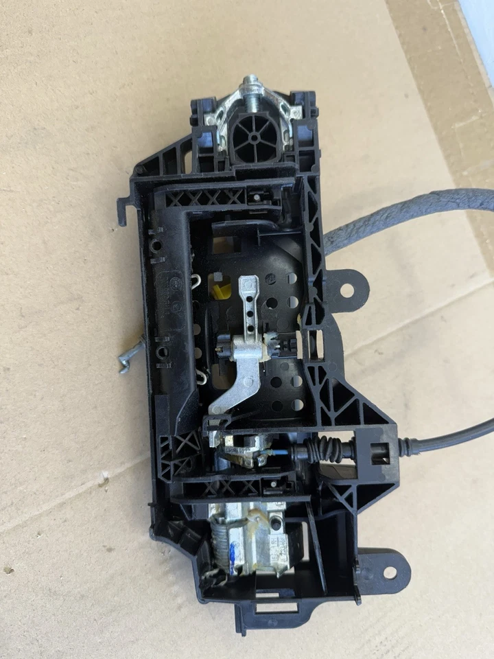 Audi Q5. A4. Manija de apertura de puerta lateral mensajero A5 2017-2024 Foto 3 de 3