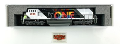CP18 - KATO N 176-1979 - LOCOMOTORA DIESEL SD70M UP 1979 WE ARE ONE - NUEVA!