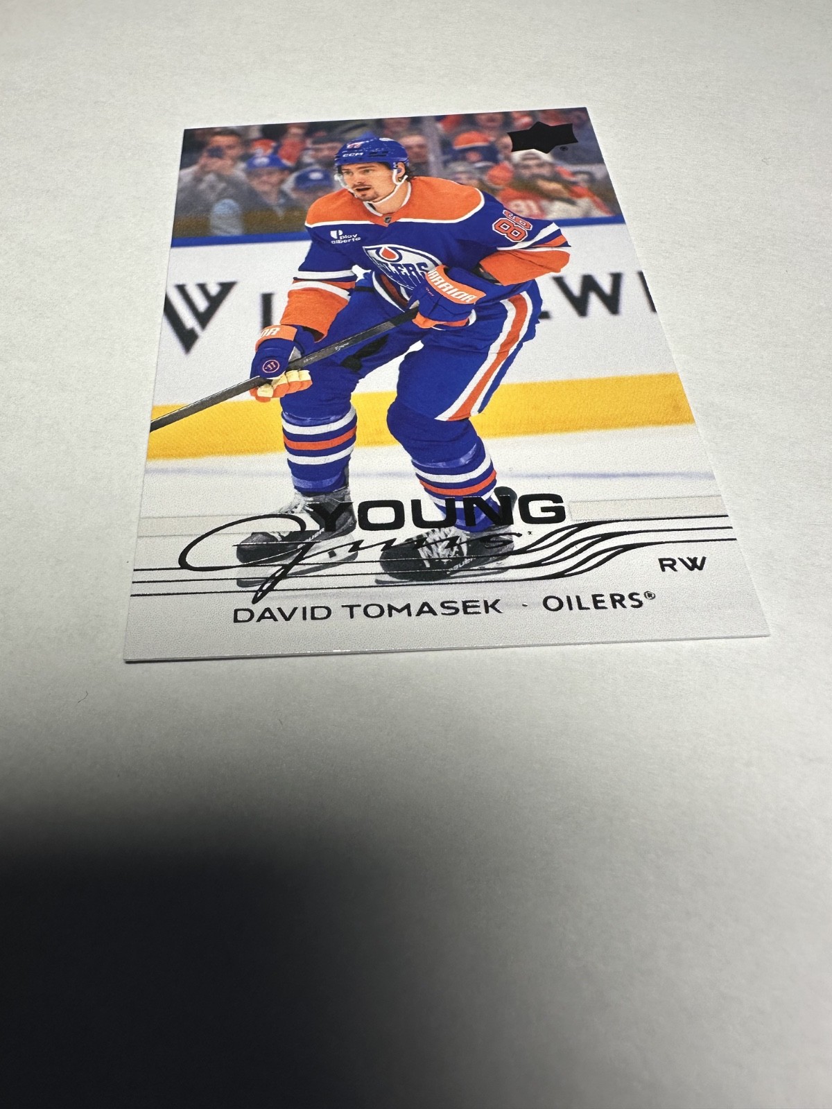 2025-26 UPPER DECK SERIES 2 HOCKEY YOUNG GUNS DAVID TOMASEK ROOKIE CARD #481