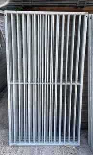 Dog Run Panels Galvanised steel 180cm x 100cm. Full height bars with 5cm gap