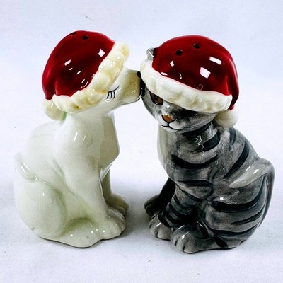 VTG Magnetic Kissing Cats Salt Pepper Shakers Santa Hats Christmas Cat Lover Pet