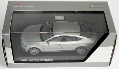 Audi 公式A7 ミニカー　非売品 AUDI アウディ A7 1/32 ミニカー 全3色 ライト点灯 エンジンサウンド