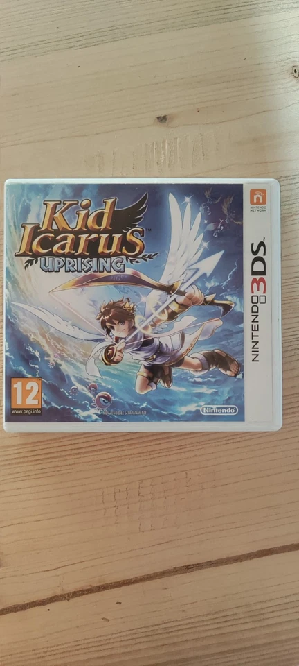 Kid Icarus: Uprising con Supporto 3DS (Nintendo 3DS, 2012), foto 1 di 2