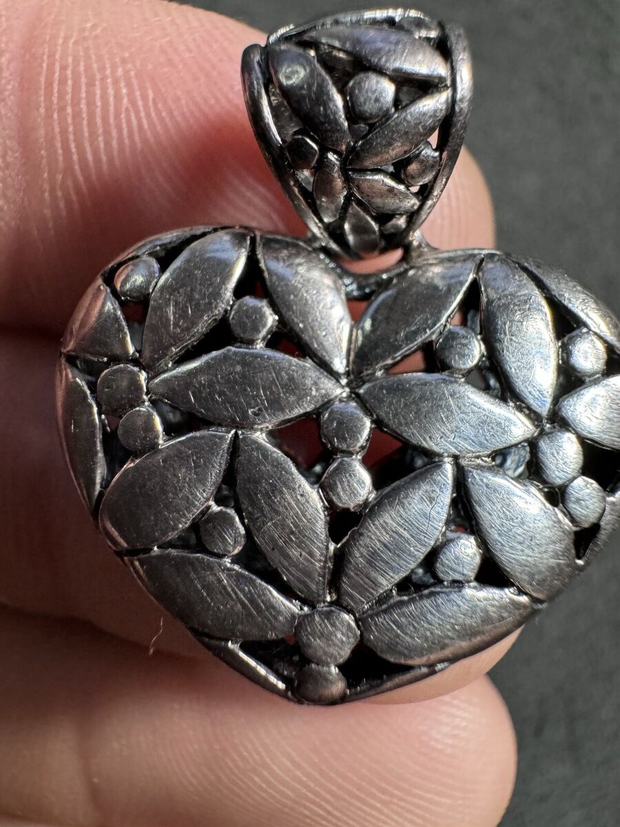 7.8g Vintage Sterling Silver 925 Heart Pendant Jewelry lot Z 7.8g Vintage Sterling Silver 925 Heart Pendant Jewelry lot Z