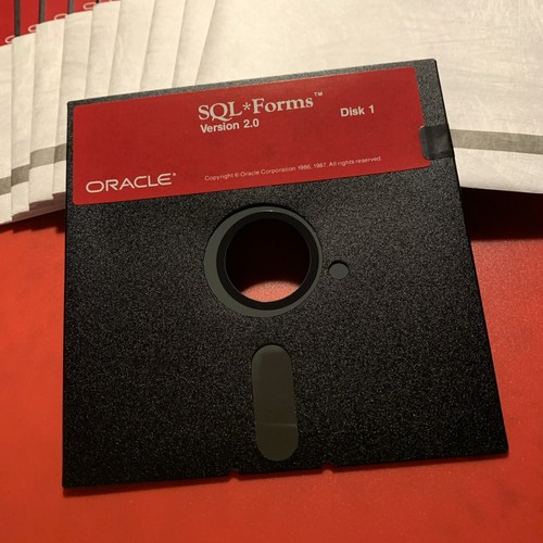 Lot Of 19 Vintage Oracle 1987 Software Floppy Disc In 2 Cases - 第 4/8 張圖片