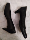 STUART WEITZMAN WOMANS BLACK PERFORATED LEATHER PUMPS HEELS SIZE 9M VERY PRETTY! — photo 5