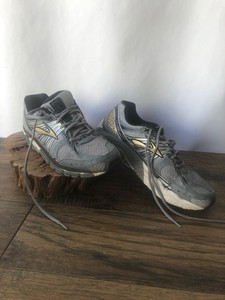 brooks beast 11 grey
