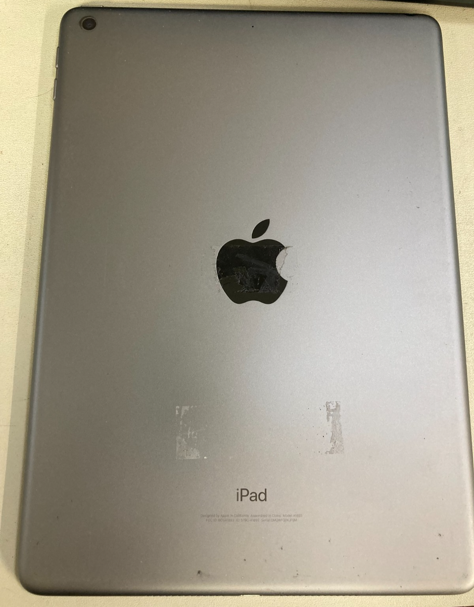 Apple A1893 iPad 6th Generation Wi-Fi 128GB 9.7