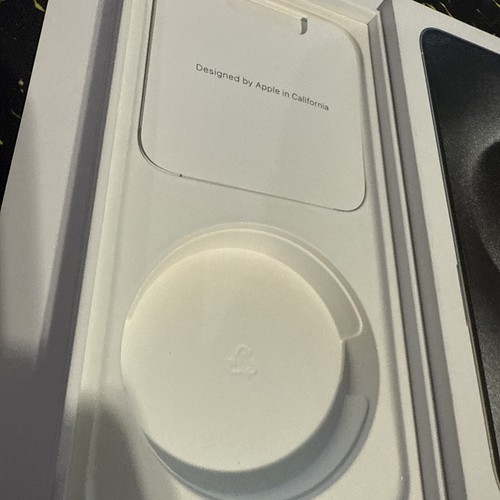 iPhone 15 Pro Max - White Titanium 512 GB Box Only - Photo 2 sur 7