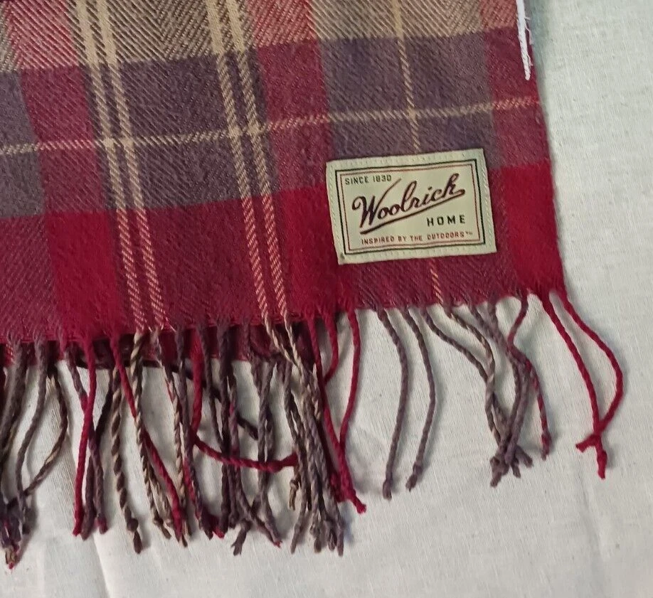 Manta Woolrich 65"x54" soplada y roja a cuadros con flecos Foto 3 de 4