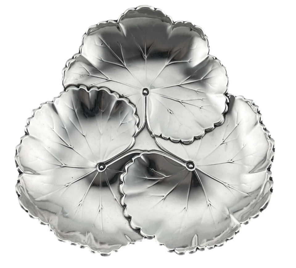 Plato de caramelo/nueces hojas de lirio de agua Reed & Barton con - 6 1/2" de ancho - 5 OZT Foto 2 de 4