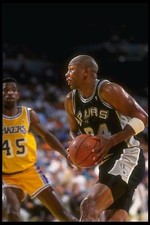 Forward Terry Cummings San Antonio Spurs moves the ball at a game - Old Photo