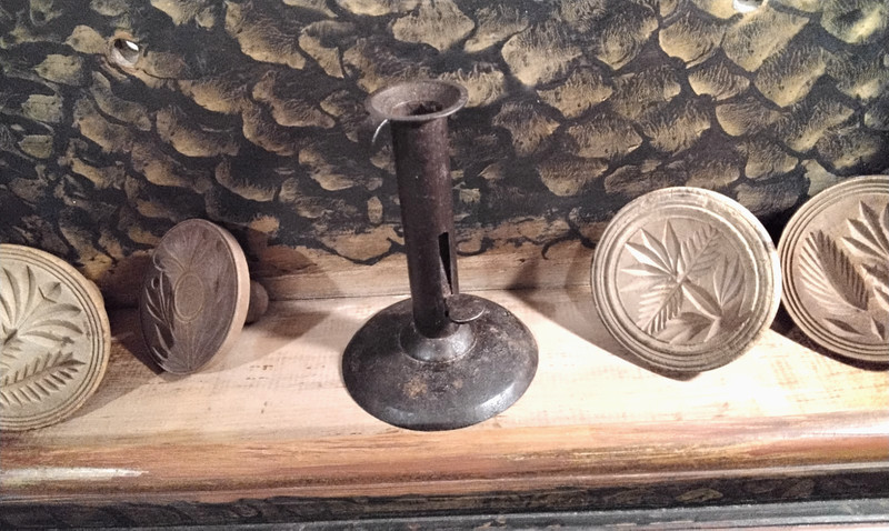 Very Nice Antique Cast Iron Hog Scraper Candlestick Thumb Tab Works 5 1/2” Tall