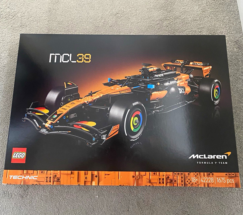 LEGO Technic 42228 McLaren Formula 1 Race Car 1:8 1675pcs