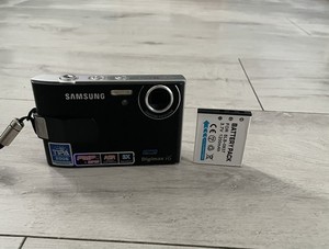 Samsung Digimax I6 6.0MP Digital Camera - Black
