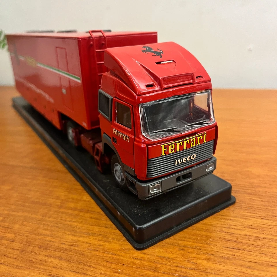 Ferrari Iveco F1 Team Camión Carrera Transportador Diecast Modelo #1 Foto 3 de 4