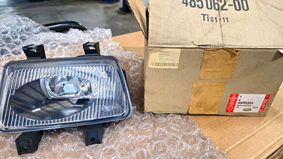 1999-2002 Land Rover Discovery Series 2 Right Side Fog Light NOS in Original Box
