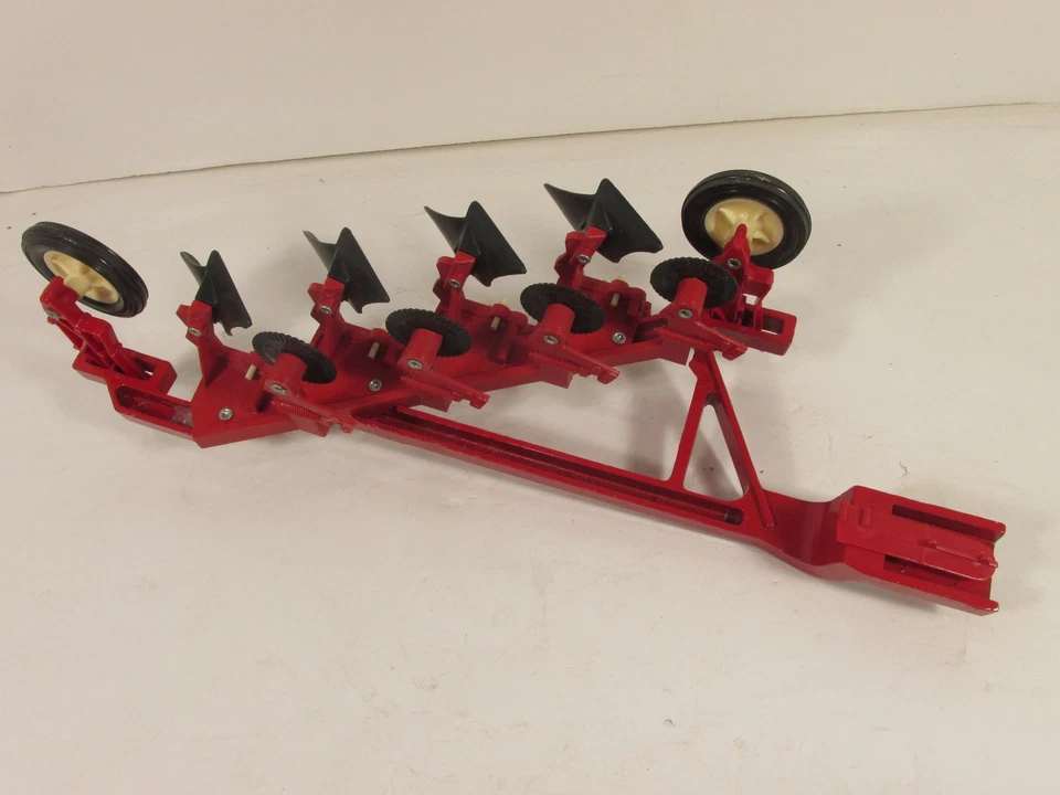 Accesorio de tractor de hierro fundido juguete arado de granja rojo Ertl de colección Dyersville Iowa EE. UU. Foto 3 de 4