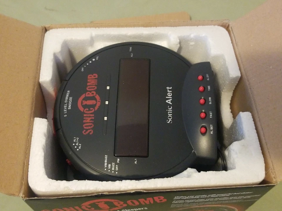 Sonic Alert SBB500SS Bomb Alarm Clock with Super Shaker - Image 2 of 3