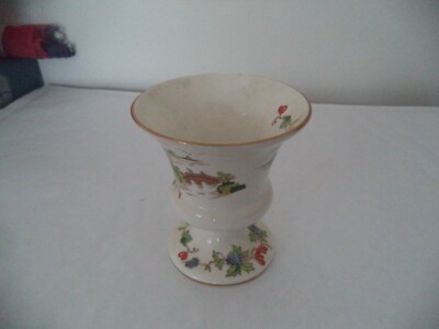 CROWN STAFFORDSHIRE Fine Bone China Vase England. ASIAN DSIGN 3 5/8'' T X 3 1/4'' 