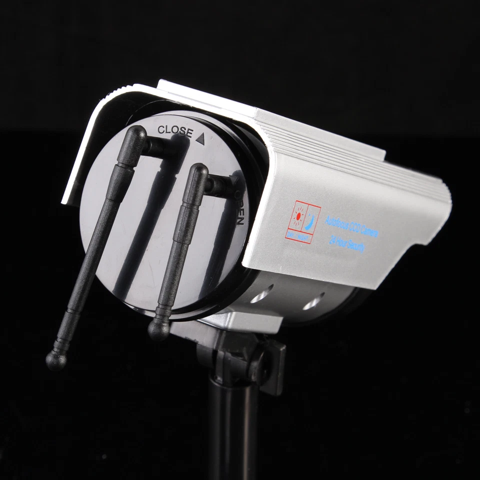 Solar Home Security Dummy Camera Detective Flashing Red Light  Fake CCTV Bullet - Image 4 of 4