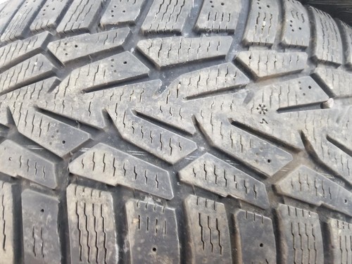 SIZE: 245/45R18 | QTY: 4 | NOKIAN HAKKAPELIITTA 7 | (4) 9/32" | #001804 - Picture 4 of 11