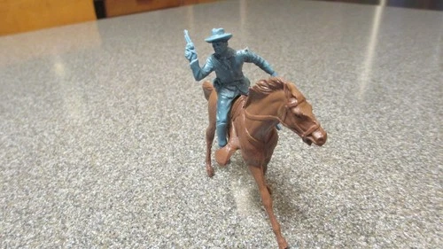 VINTAGE MARX FORT APACHE PLAYSET LONG COAT CAVALRYMAN W/GUN RAISED & HORSE