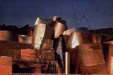 ARCHITECT & DESIGNER Frank Gehry autograph, signed photo