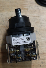 ALLEN BRADLEY 800H-JR2A SELECTOR SWITCH 3 POSITION MAIN 1NO/1NC SERIES F