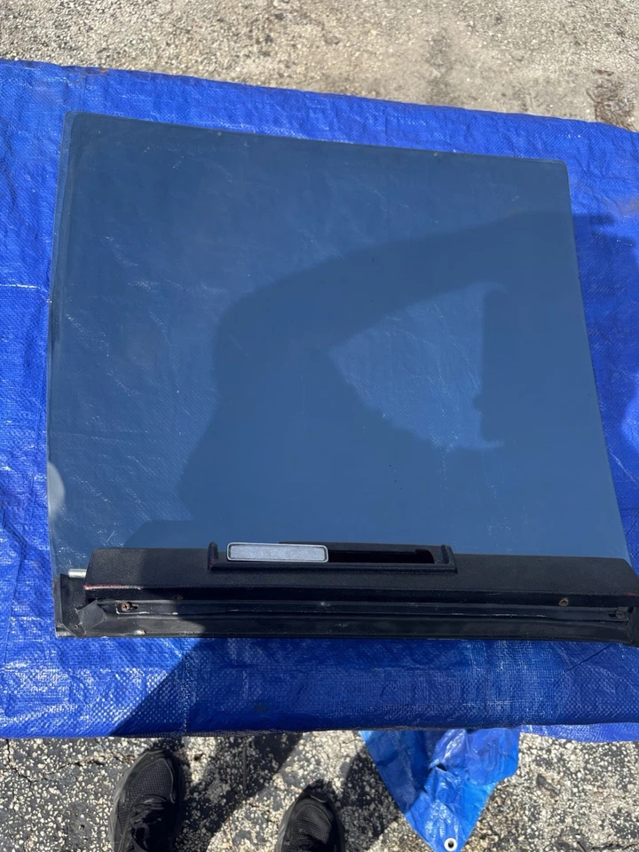 Ford Mustang Rt 1979-87 techo en T lado del pasajero - Carlite Foto 3 de 4