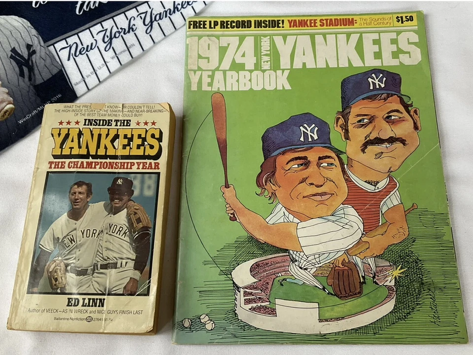 Paquete vintage de los Yankees de Nueva York 1974 anuario/libro/CD/banderín Foto 3 de 4