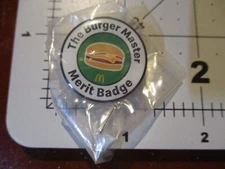 MCDONALDS Burger Master Merit PIN badge button lapel fast food burger big mac B