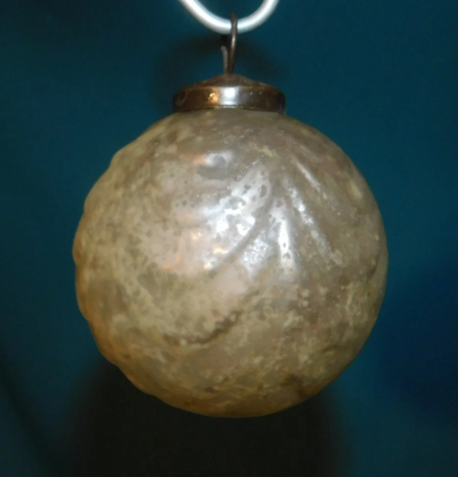 ancienne grosse boule de noel en verre eglomisé mercurisé 8 cm