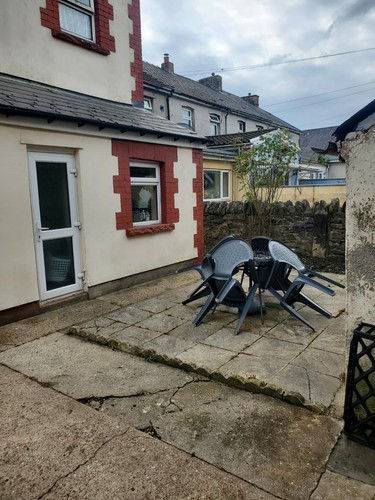 Investment Opportunity-Shop And Accommodation With 4 Bedrooms 2 Bathrooms Etc - Picture 7 of 24