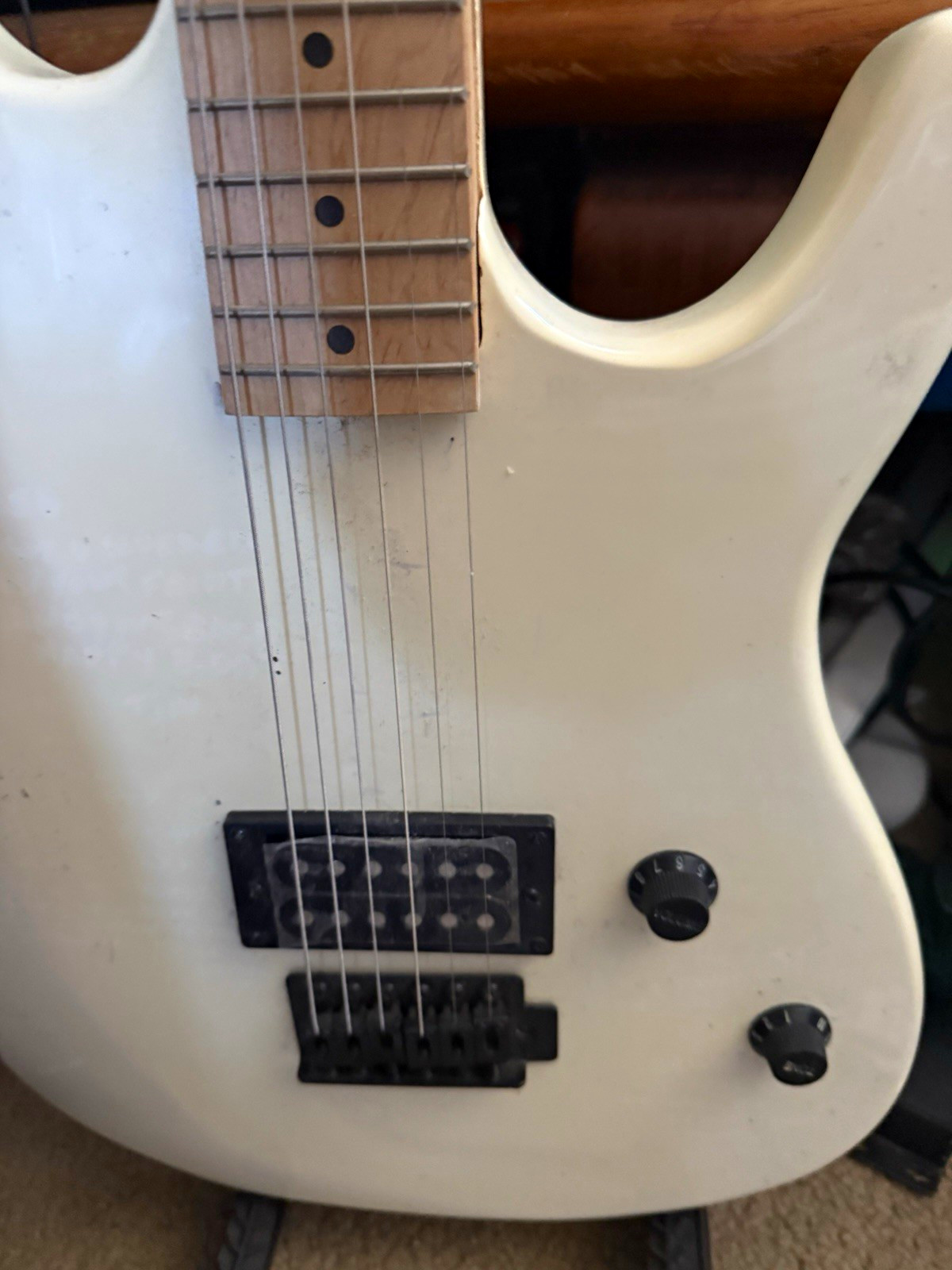 Viper Viper Electric Guitar Solid Body White 6-String Maple Neck RH