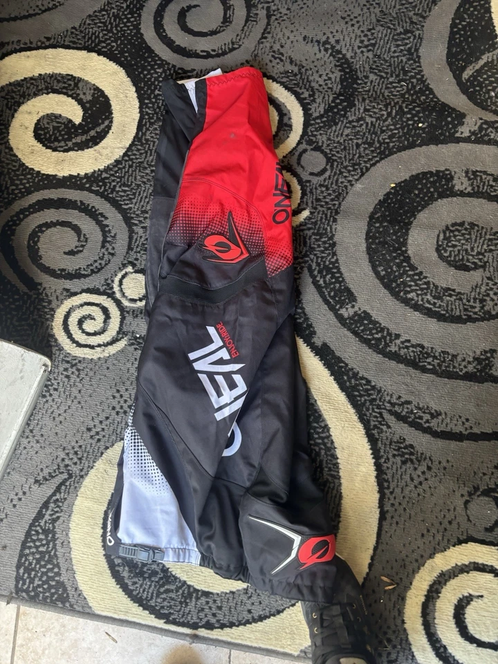  Calça O'NEAL MX Adulto EUA 40 Vermelha/Azul Usada Motocross Corrida de Bicicleta Suja - Imagem 4 de 4