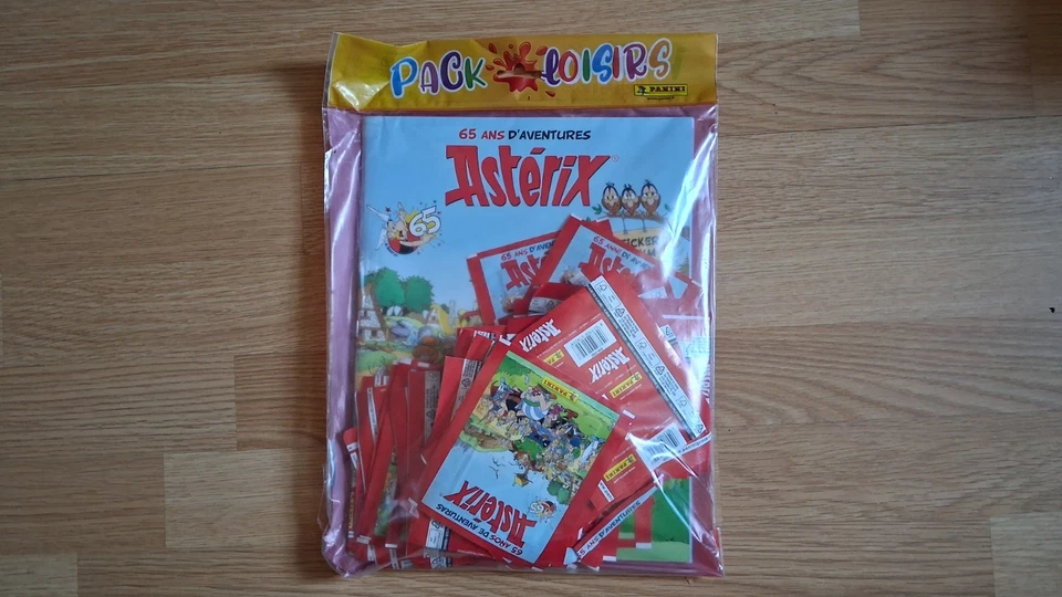 ASTERIX 65 ANS D'AVENTURES - PACK ALBUM VIDE + 50 POCHETTES - PANINI - 2024 - - Photo 1/1