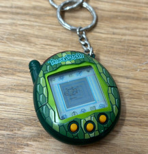 Tamagotchi Connection v3 Green Reptile Scale Skin VTG 2004 TESTED WORKING