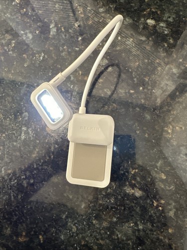 Belkin F5L073 Clip-on Reading Light for Kindle, White - Picture 3 of 4