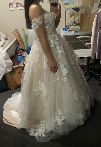 Madi Lane Elora Wedding Dress size 6/8 Ivory/Mocha floral offshoulder tulle lace - Picture 8 of 11