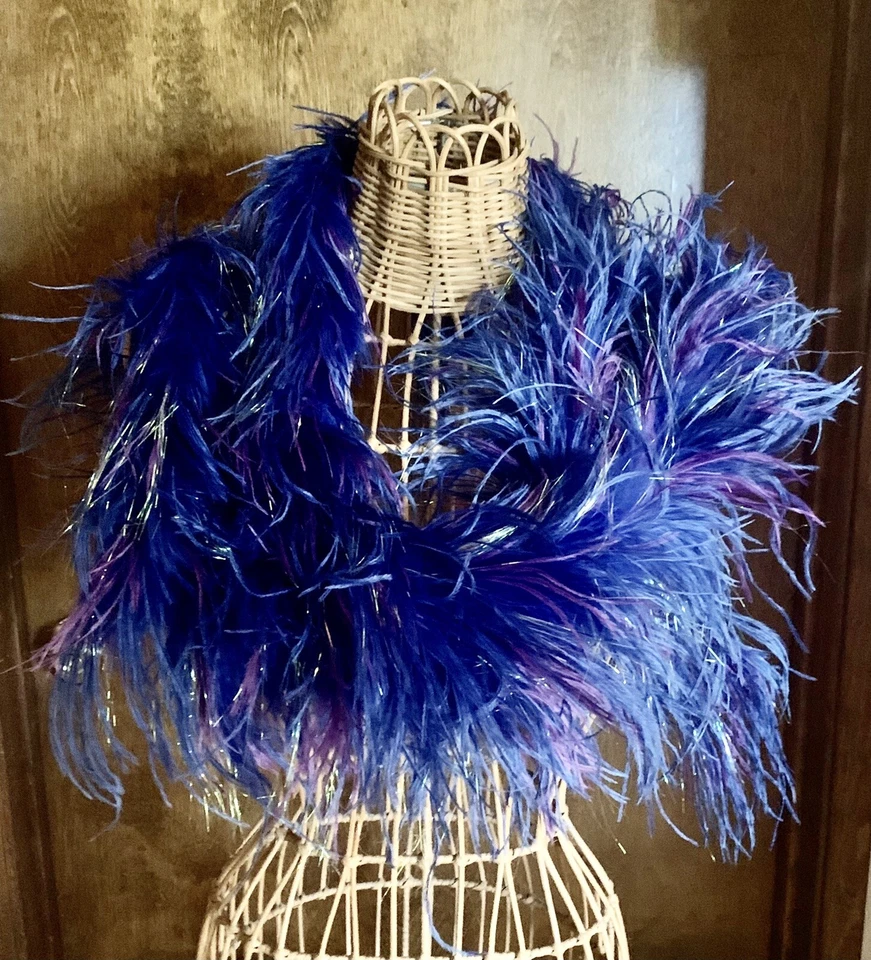 Boa de avestruz y marabú de colección azul real púrpura y un brillo de lurex dorado Foto 2 de 4
