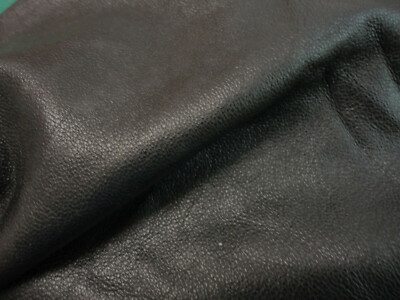 Tiefschwarzes Glattleder 0,7 mm 8'' x 13'' BK526