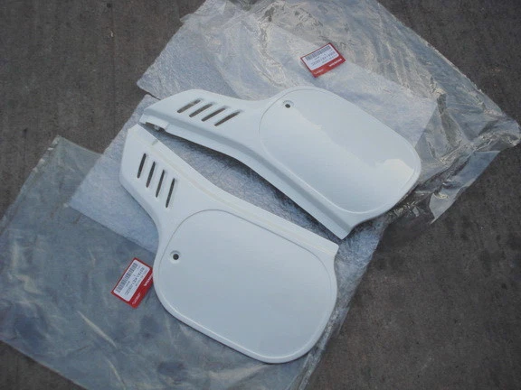 FUNDA LATERAL BLANCA NUEVA L/R HONDA MTX125 MTX200 MTX 200  Foto 2 de 4