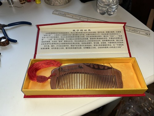 VTG Carved Female Fig. Hair Beard Wood Comb Original Box (Descrp. in Chinese)