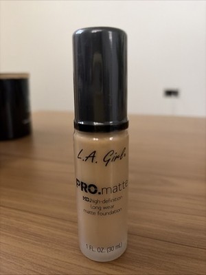 FULL MATE   L.A. Girl PRO.matteBase HD larga duración. LIGHT TAN COLOR!